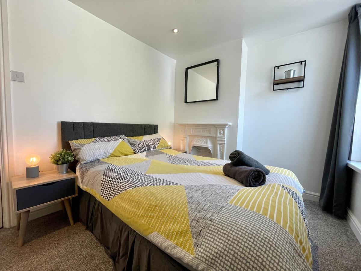 8 Person, 4 Bedroom Light, Warm & Modern Apartment Cardiff Exterior foto